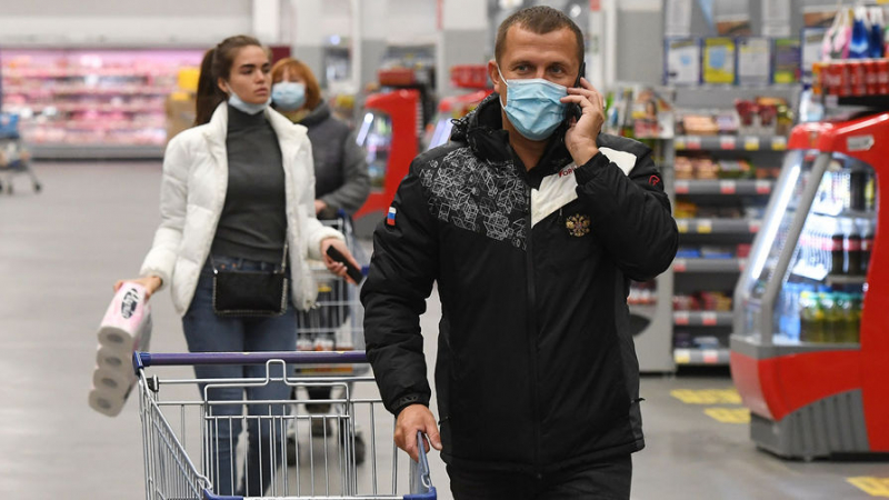 Страх повторного локдауна: треть россиян запасается продуктами