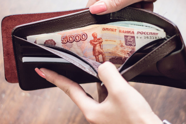 Уйти от минимальных зарплат. В Госдуме предложили отказаться от МРОТ