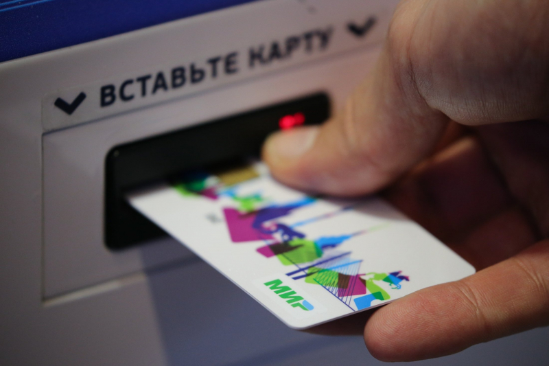 Почему так быстро растет число операций по картам "Мир"