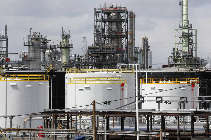 Эксперт рассказал, как США могут обвалить цены на нефть до 20 долларов
