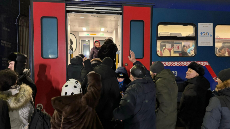 400 казахстанцев перевезли на поездах из-за закрытых автодорог