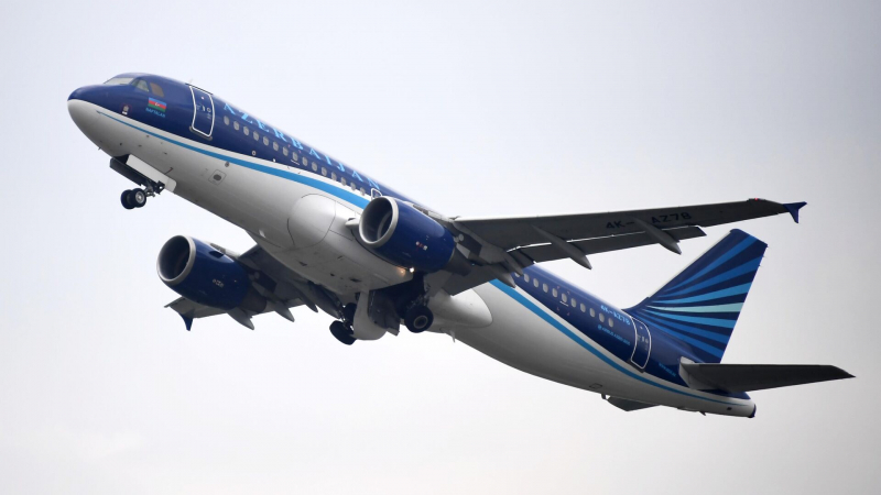 Компания AZAL приостановила рейсы из Баку в десять российских городов