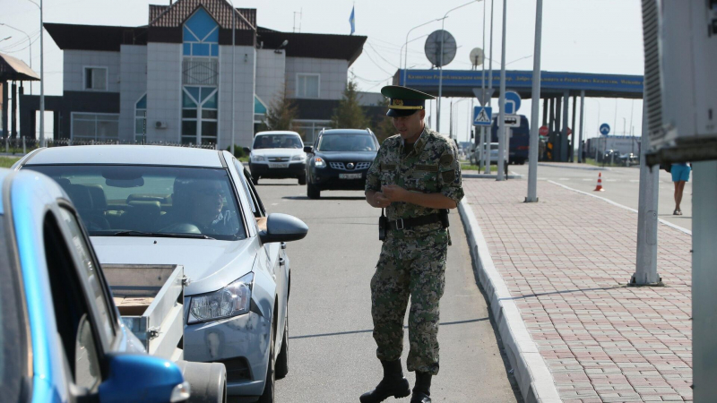 Очередь на границе РФ и Казахстана из-за наплыва въезжающих, а не QR-кодов - посольство РФ