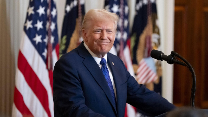 Трамп призвал остановить бессмысленный конфликт на Украине