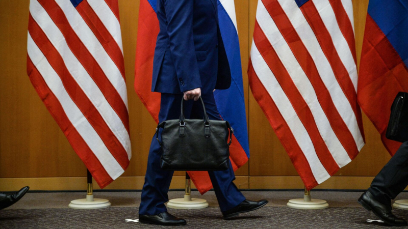 Ушаков: Россия и США продолжат работу по устранению взаимных раздражителей