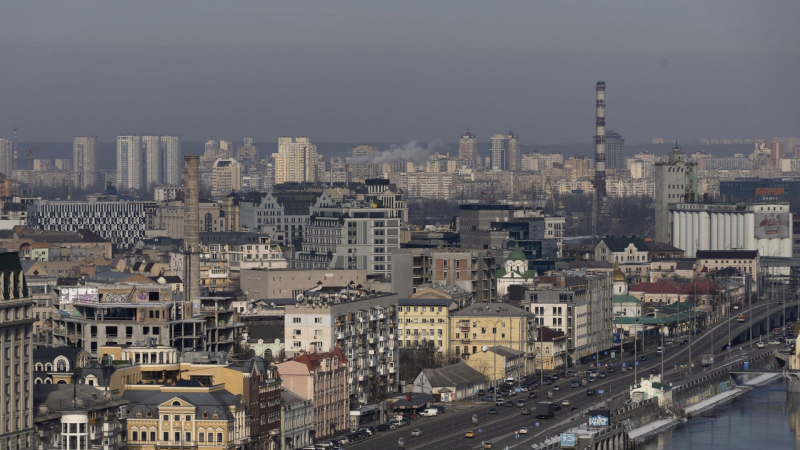 В Голосеевском районе Киева тепломагистраль получила повреждения