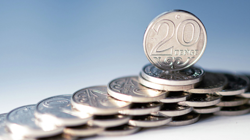 В Казахстане тенге окрепнет, но инфляция ускорится